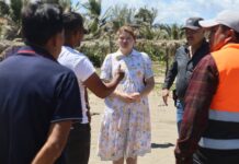 Sigue la batalla contra el derrame en Catemaco: retiran casi 2 toneladas de hidrocarburo
