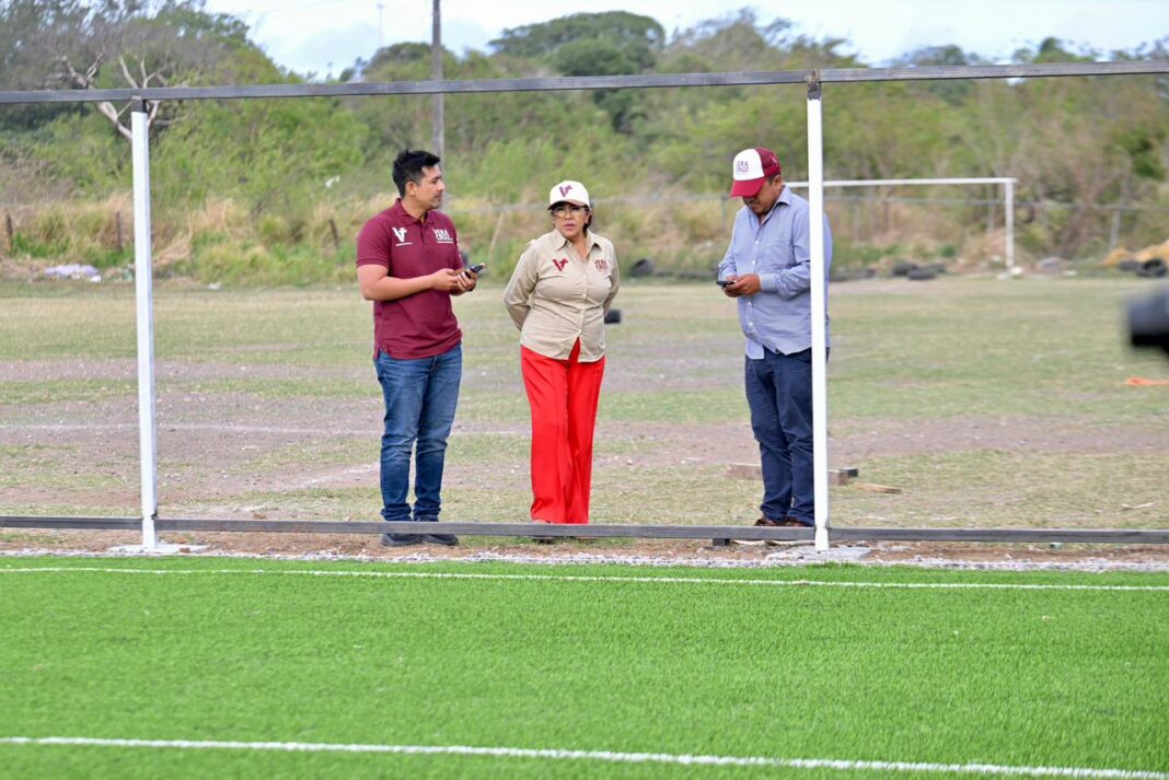 Supervisa alcaldesa de Veracruz construcción de canchas de futbol en el municipio Supervisa alcaldesa de Veracruz construcción de canchas de futbol en el municipio
