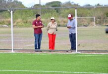 Supervisa alcaldesa de Veracruz construcción de canchas de futbol en el municipio