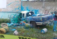 Camioneta se estrella contra escuela en Banderilla; hay cinco heridos