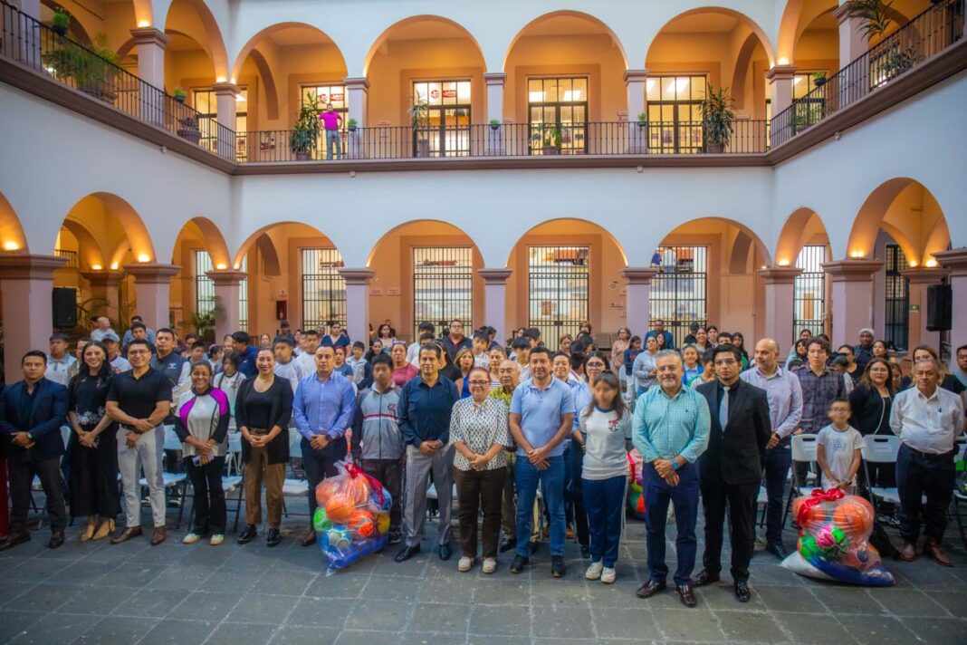 Reitera Daniela Griego su respaldo e impulso al deporte; realizó la entrega de materiales a centros escolares Reitera Daniela Griego su respaldo e impulso al deporte; realizó la entrega de materiales a centros escolares