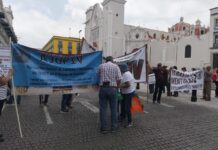 Jubilados regresan a plantones en Xalapa; denuncian engaños y falta de pago de seguros