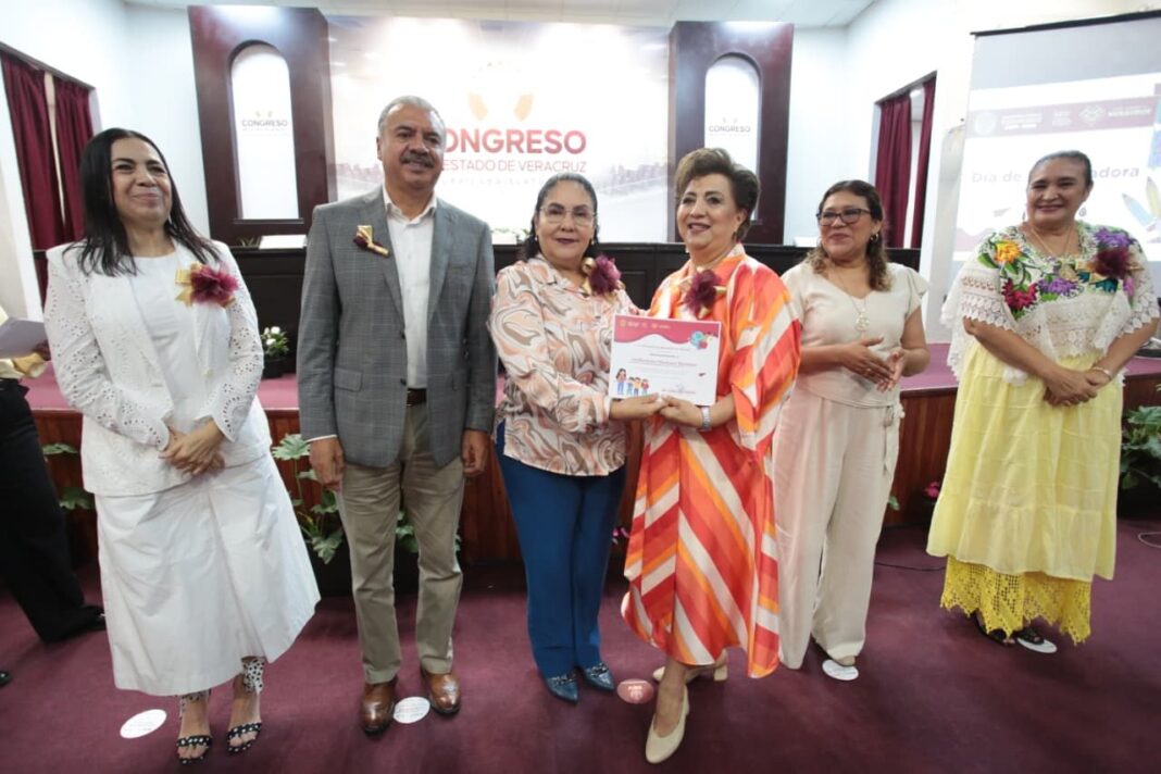 SEV reconoce a educadoras por su labor en la primera infancia SEV reconoce a educadoras por su labor en la primera infancia