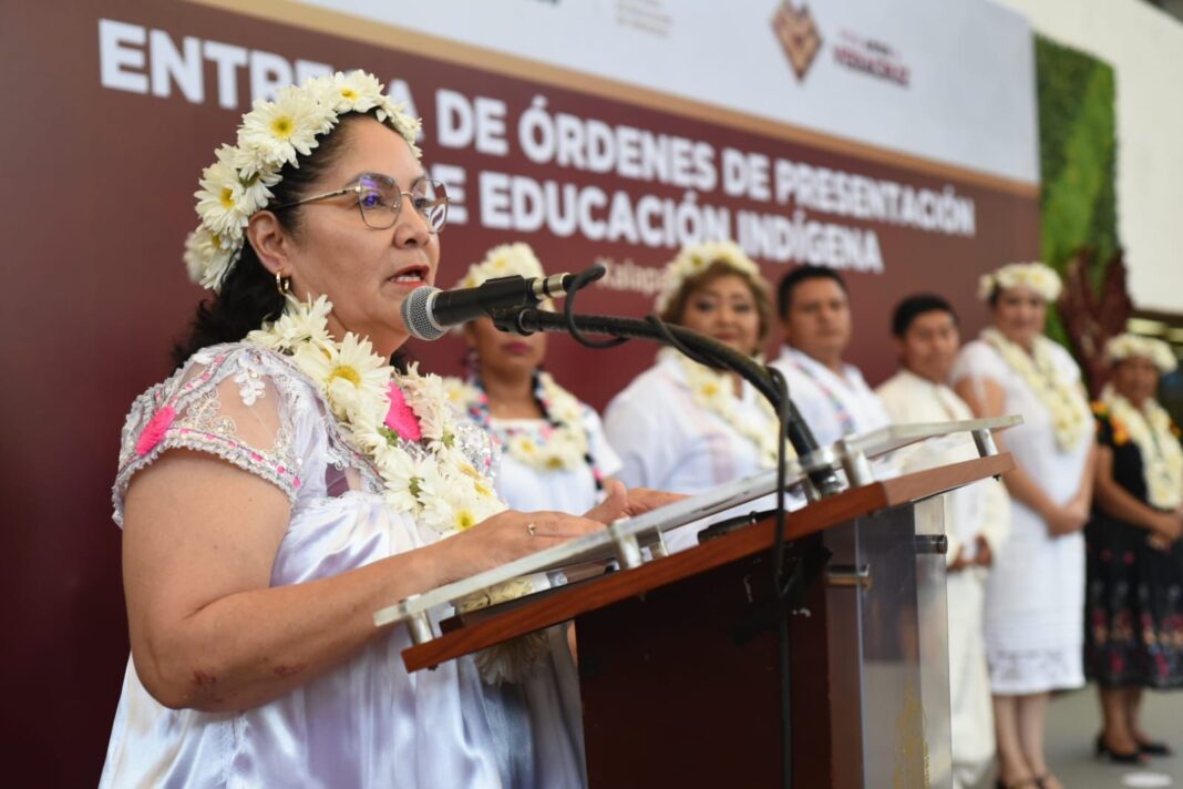 Entrega SEV órdenes de presentación a docentes de educación indígena Entrega SEV órdenes de presentación a docentes de educación indígena