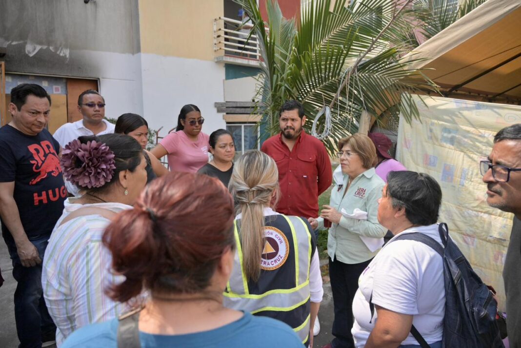 Encabeza alcaldesa de Veracruz limpieza de departamentos afectados por incendio Encabeza alcaldesa de Veracruz limpieza de departamentos afectados por incendio