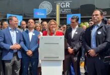 Gobernadora de Chihuahua asegura que buscan fabricarle un caso tras comparecer en la FGR