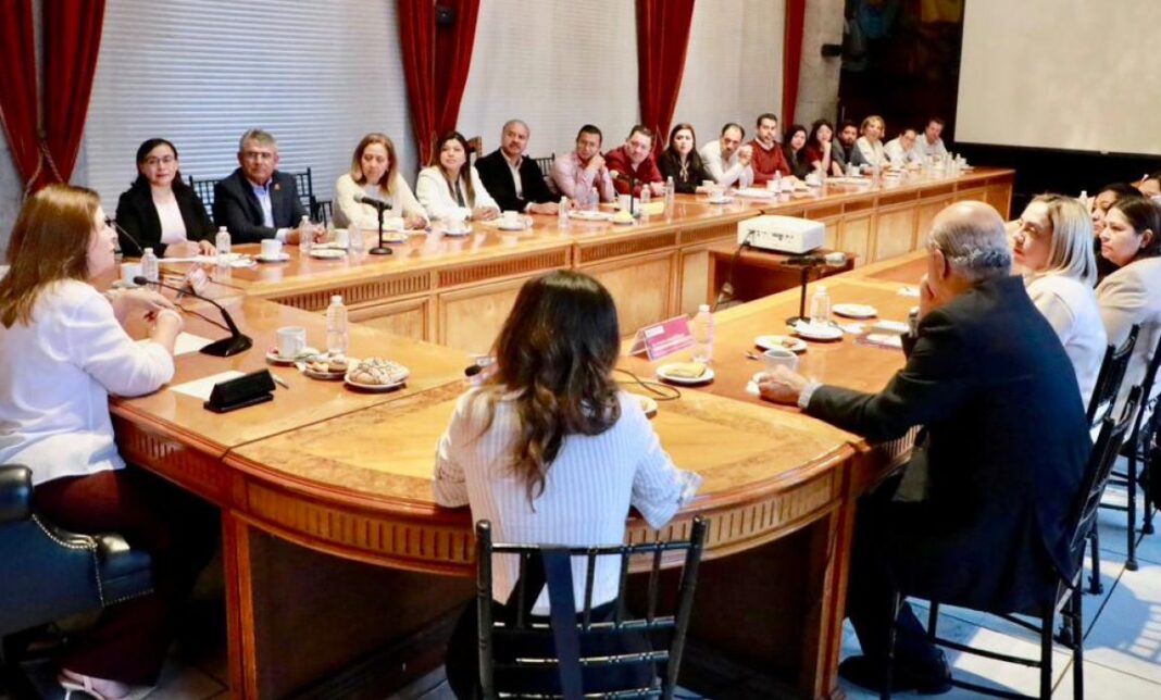 Poderes Legislativo y Ejecutivo suman esfuerzos por el bien de Veracruz Poderes Legislativo y Ejecutivo suman esfuerzos por el bien de Veracruz
