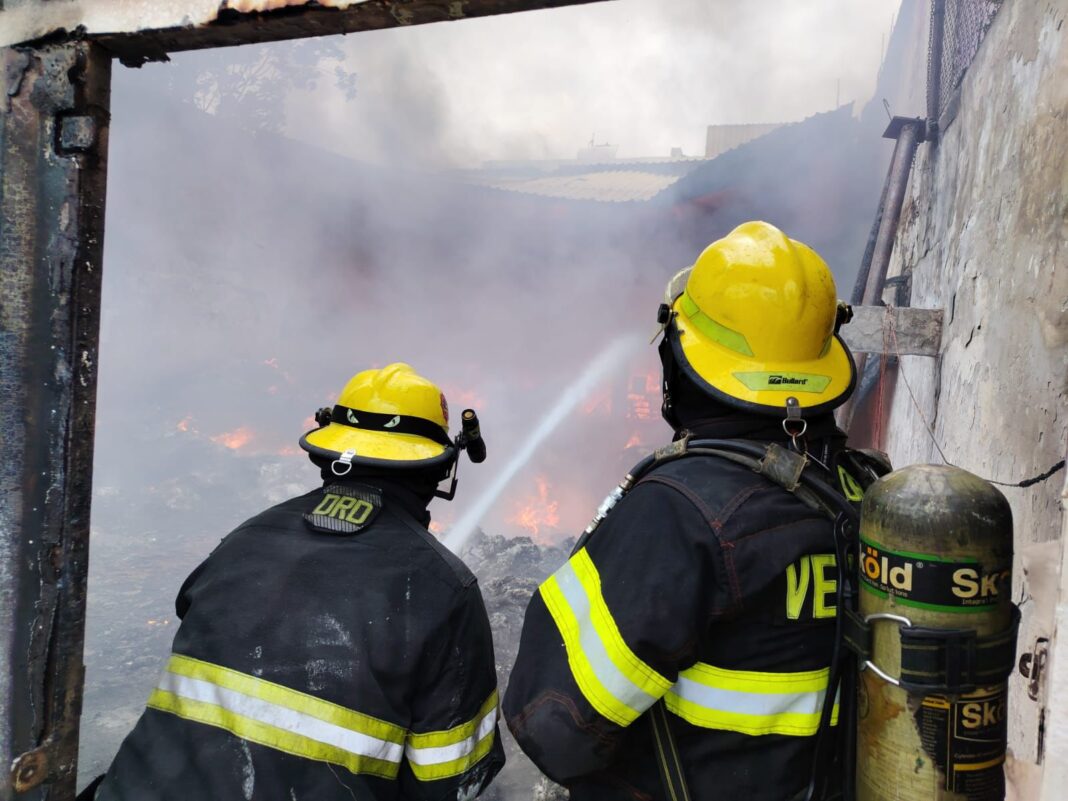 Acción oportuna de Bomberos de Veracruz controla dos incendios en la ciudad Acción oportuna de Bomberos de Veracruz controla dos incendios en la ciudad