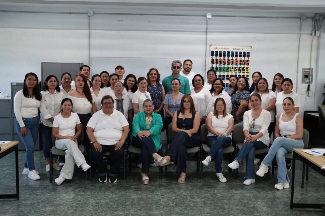 Docentes de Telesecundaria fortalecen estrategias para la inclusión de estudiantes con discapacidad visual Docentes de Telesecundaria fortalecen estrategias para la inclusión de estudiantes con discapacidad visual