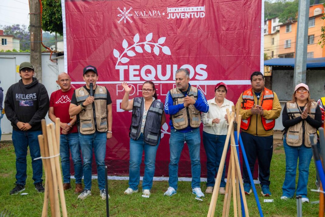 Con labor comunitaria se continúa recuperando espacios públicos; este domingo hubo Tequio en Xalapa 2000 Con labor comunitaria se continúa recuperando espacios públicos; este domingo hubo Tequio en Xalapa 2000