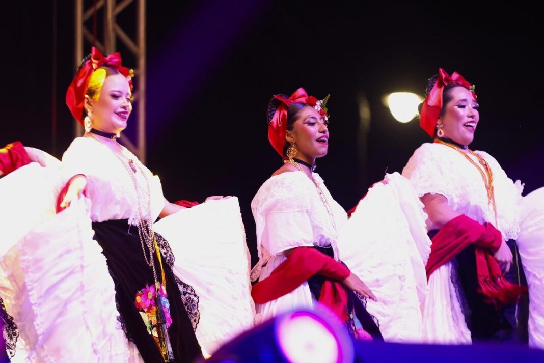 Con el impulso de la gobernadora, el Festival Yolpaki la rompió: proyectó a la ciudad como escaparate de cultura y tradición del estado de Veracruz Con el impulso de la gobernadora, el Festival Yolpaki la rompió: proyectó a la ciudad como escaparate de cultura y tradición del estado de Veracruz