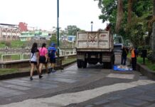 Trabajadores de Limpia Pública mantienen limpio el Paseo de Los Lagos en Xalapa