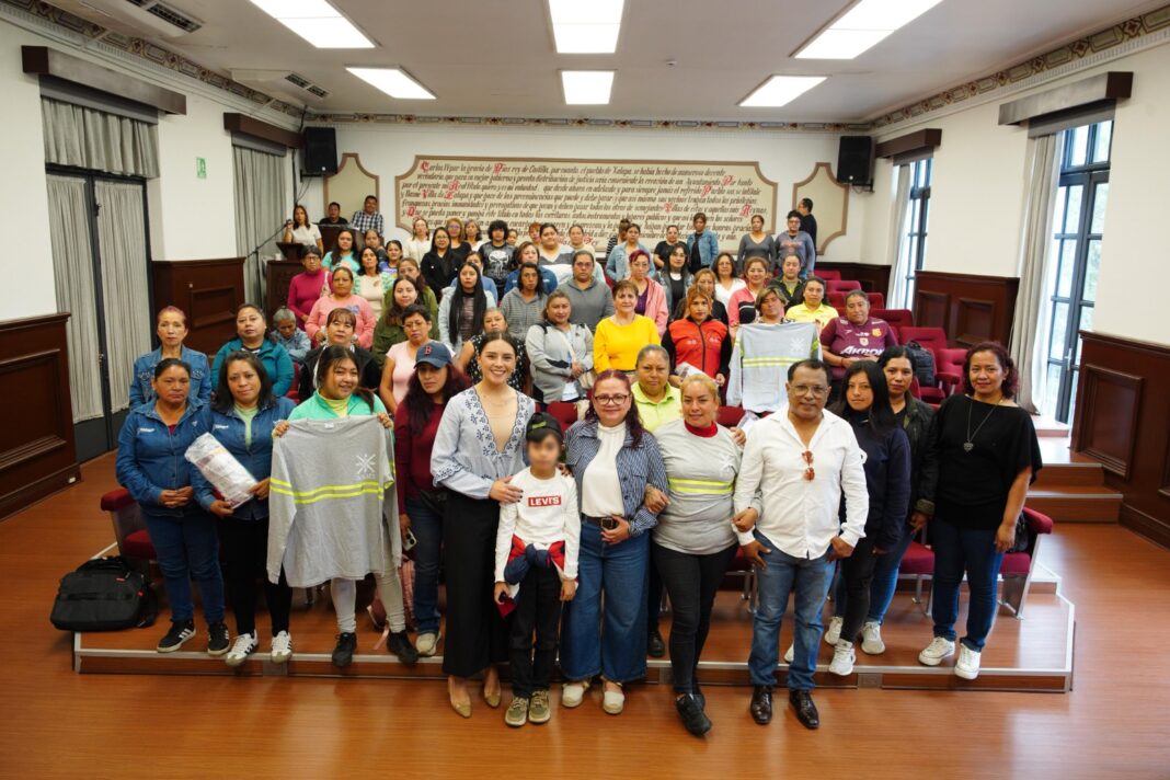 Trabajadoras de barrido y recolección de la Dirección de Limpia Pública recibieron uniformes Trabajadoras de barrido y recolección de la Dirección de Limpia Pública recibieron uniformes