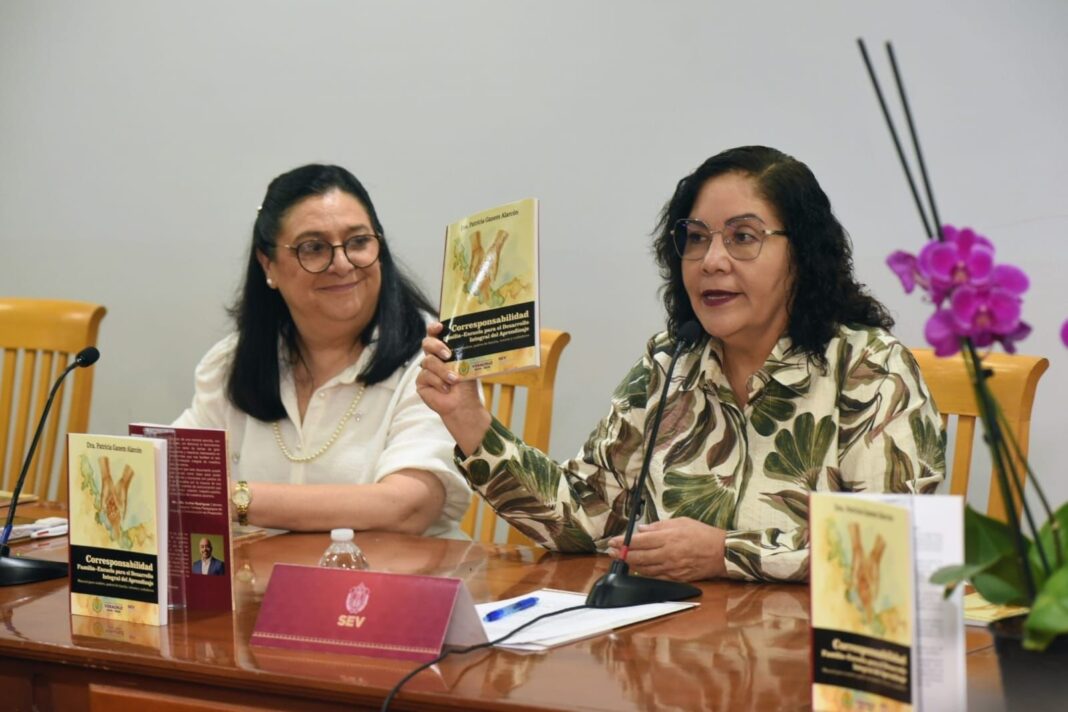 Presenta SEV el libro Corresponsabilidad Familia–Escuela para el Desarrollo Integral del Aprendizaje Presenta SEV el libro Corresponsabilidad Familia–Escuela para el Desarrollo Integral del Aprendizaje