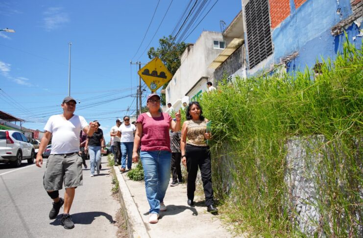 En territorio, Daniela Griego atendió demandas ciudadanas en el Infonavit Sumidero