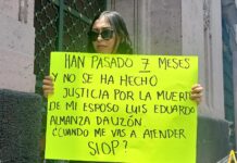 Protesta viuda de odontólogo fallecido en la Xalapa-Coatepec; denuncia siete meses sin avances en la investigación