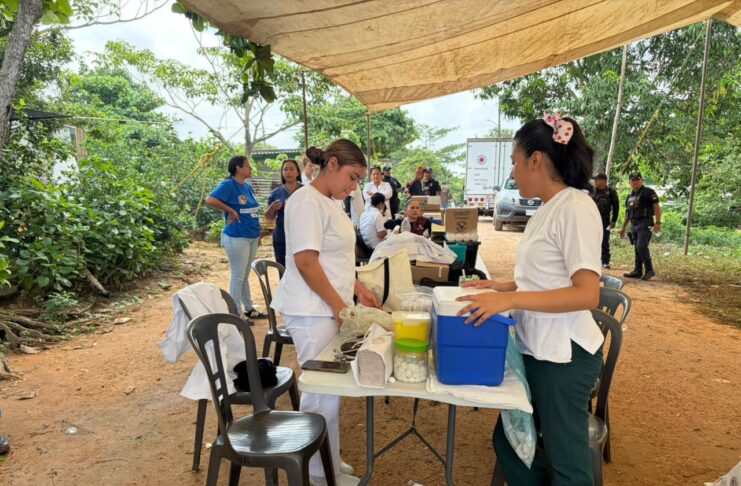 Distribuye Protección Civil ayuda humanitaria y atención médica a familias afectadas en Isla