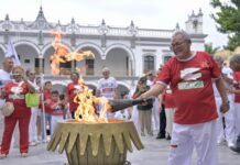Conmemoran 58 años de la llegada del Fuego Olímpico con desfile en el Centro Histórico de Veracruz