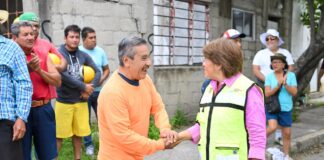 Supervisa Rosa María limpieza de la Laguna de Lagartos, que permitirá mejorar el flujo del agua de lluvia