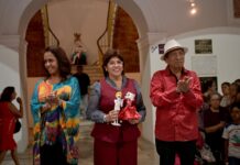 Inaugura Rosa María exposición colectiva “Bajo la Piel: Todos Somos Calacas”
