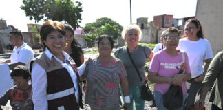 Rescata Rosa María vialidad de Palma Real afectada por fugas de agua que Grupo MAS no ha atendido