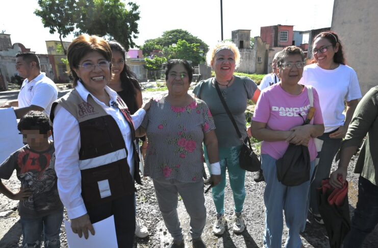 Rescata Rosa María vialidad de Palma Real afectada por fugas de agua que Grupo MAS no ha atendido