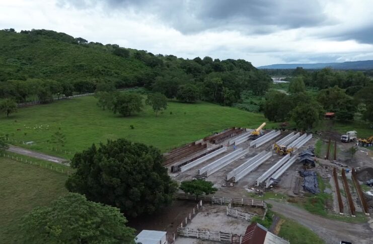 Avanza construcción del puente Oxitempa en Ixhuatlán de Madero