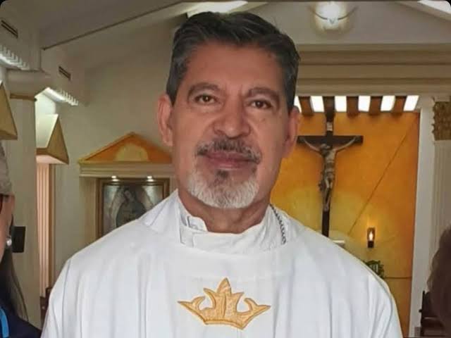 Sacerdote Clemente Morales regresa a su parroquia en Culiacán tras tres días desaparecido
