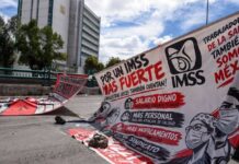 Disidentes del IMSS rechazan aumento salarial de 8% y anuncian que seguirán las protestas